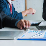 Soft,And,Smooth,Focus,businessmen,And,The,Team,Are,Discussing,With